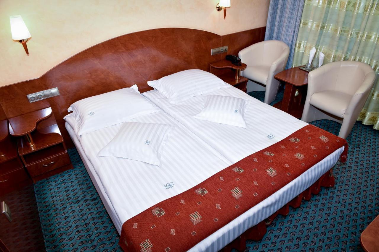 Hotel Carpati Baia Mare Extérieur photo