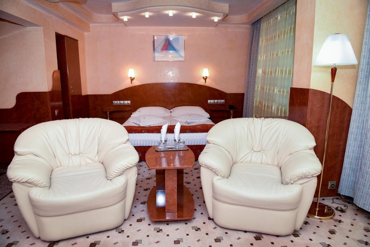 Hotel Carpati Baia Mare Extérieur photo
