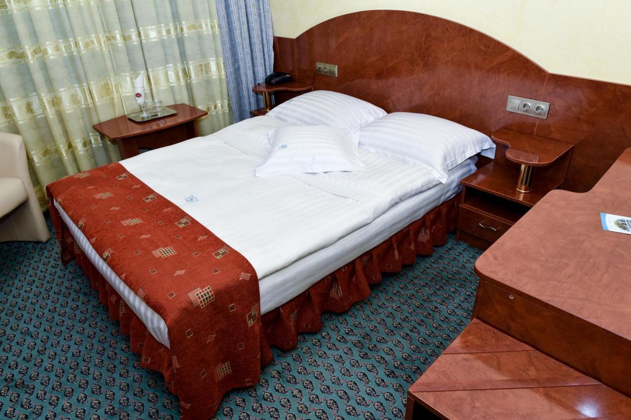 Hotel Carpati Baia Mare Extérieur photo