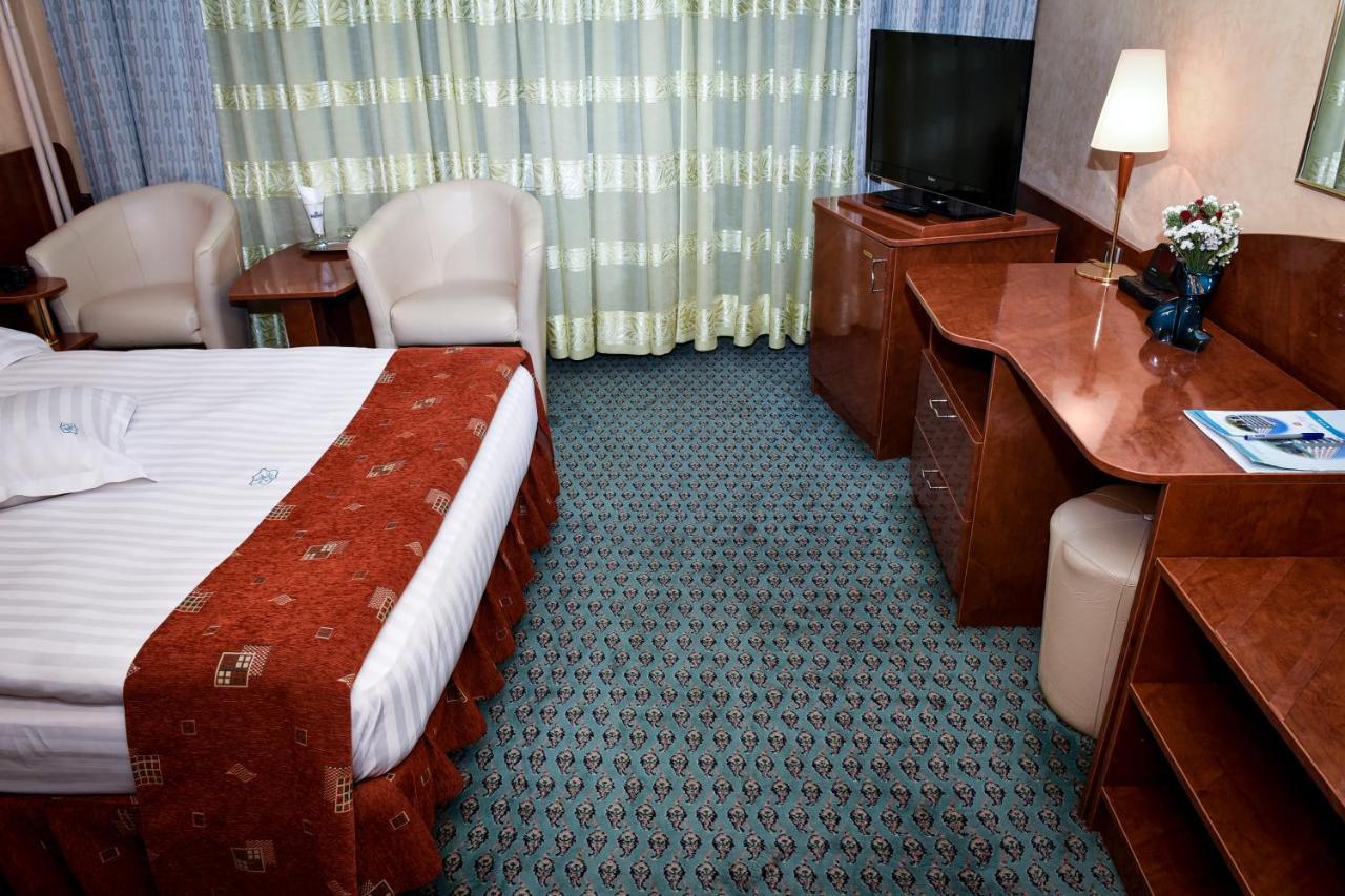 Hotel Carpati Baia Mare Extérieur photo