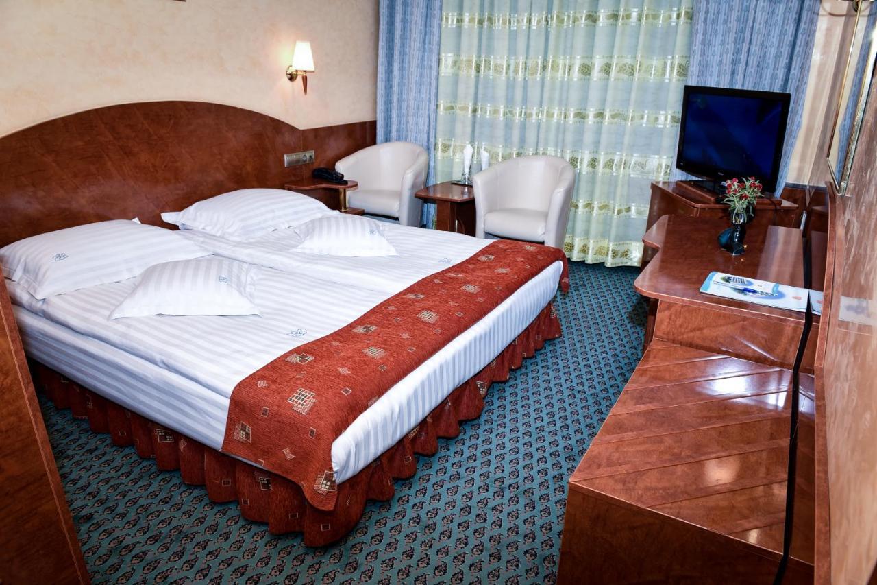 Hotel Carpati Baia Mare Extérieur photo