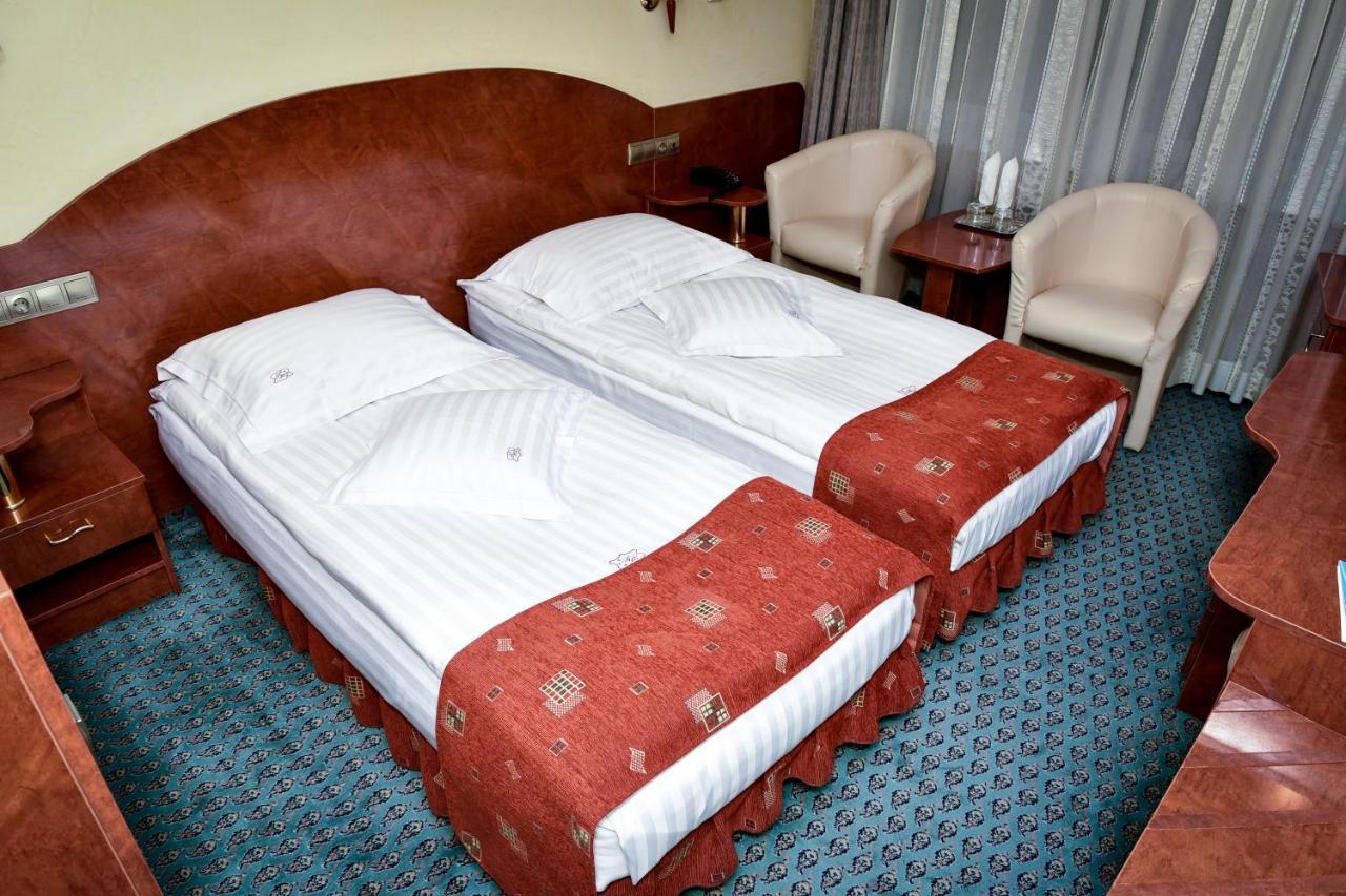 Hotel Carpati Baia Mare Extérieur photo